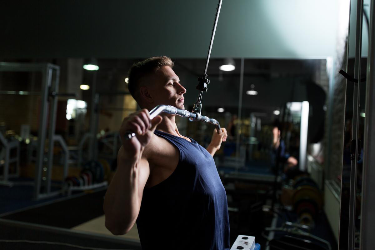 The Lat Pulldown Machine: Wajib untuk Rutinitas Latihan Seimbang